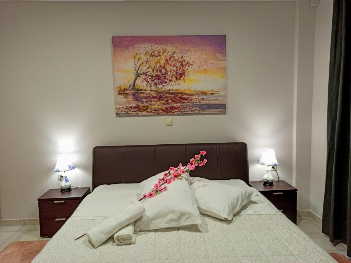 Square 1 Apartment