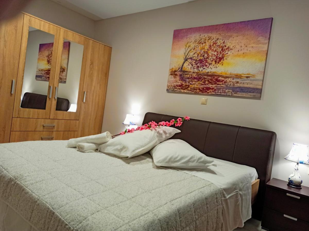 Apartament Square 1 *